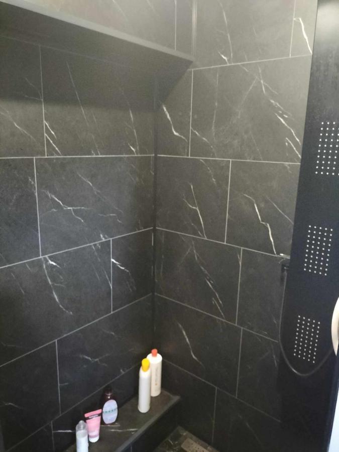 Au Petit Bonheur Apartment Ferques Екстериор снимка